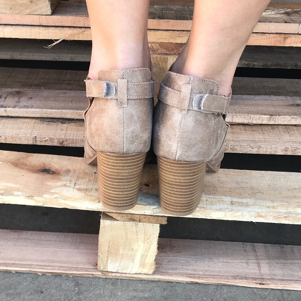 😍Restock❗️Woven Ankle Bootie Taupe - Picture 4 of 8